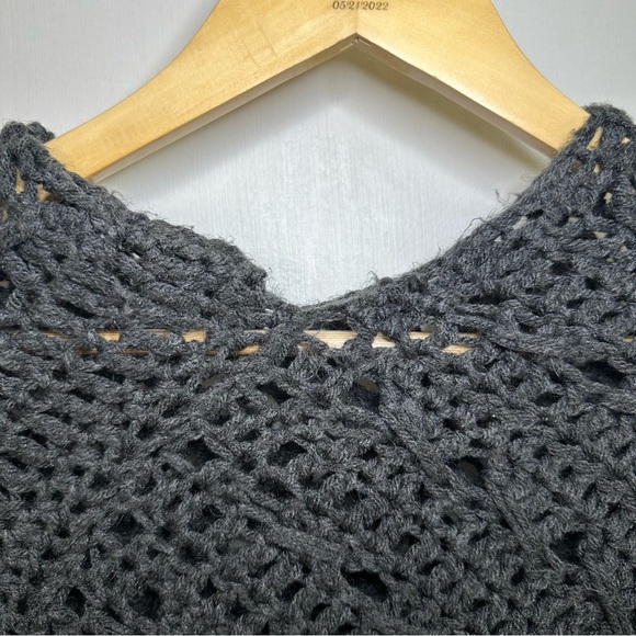 Handmade Knit Charcoal Gray Poncho. OSFM. - Picture 4 of 4
